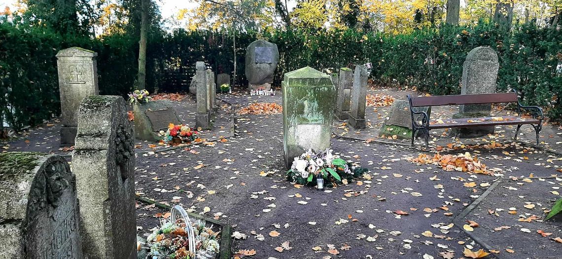 Tej części cmentarza należy przywrócić należytą godność Tej części cmentarza należy przywrócić należytą godność