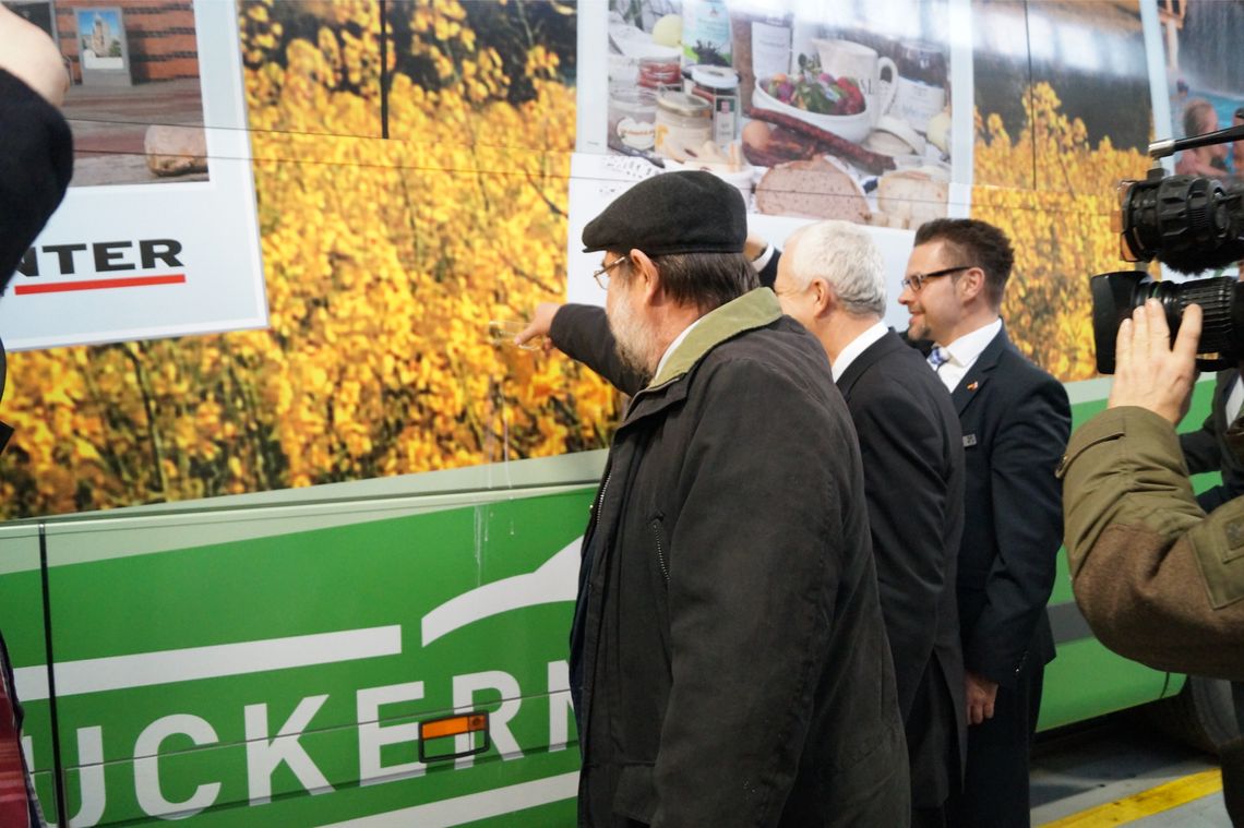 Ten tramwaj promuje Uckemark, a autobus Szczecin Ten tramwaj promuje Uckemark, a autobus Szczecin
