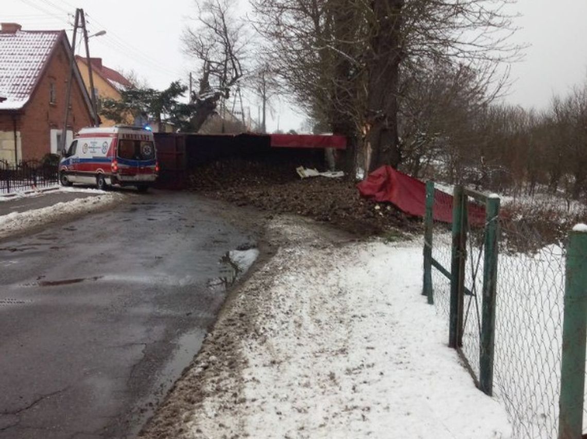 Tir wywrócił się na drodze. Objazdu brak