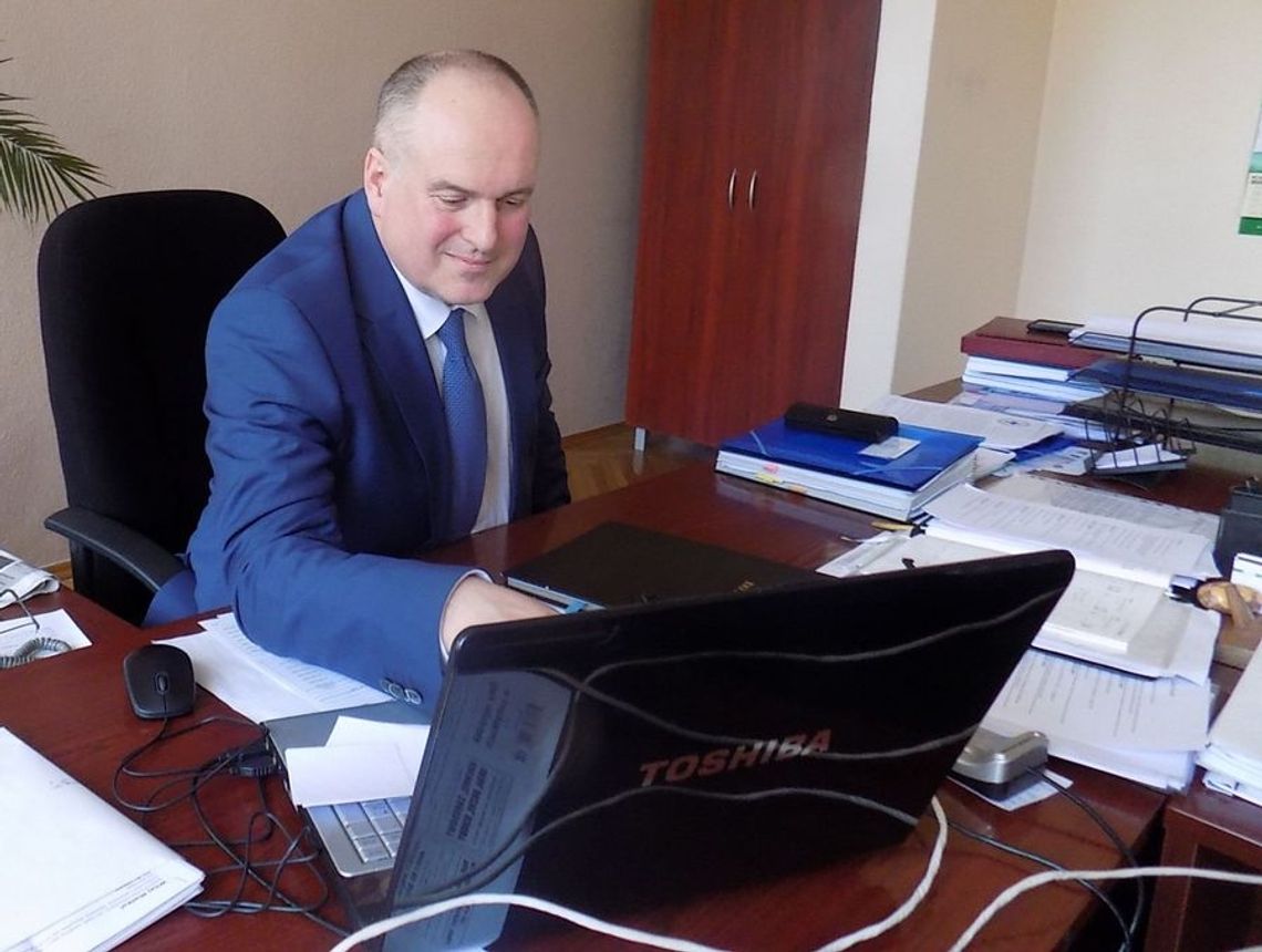 To był czat! Pieniądze. Drogi. Komunikacja. Elektrownia To był czat! Pieniądze. Drogi. Komunikacja. Elektrownia