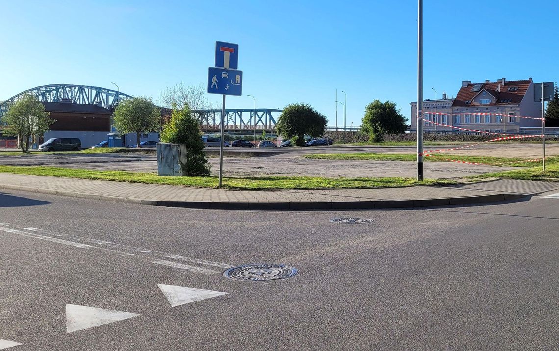 To dlatego Gryfino jest zatłoczone na parkingach i nie tylko. Pospieszyli się To dlatego Gryfino jest zatłoczone na parkingach i nie tylko. Pospieszyli się