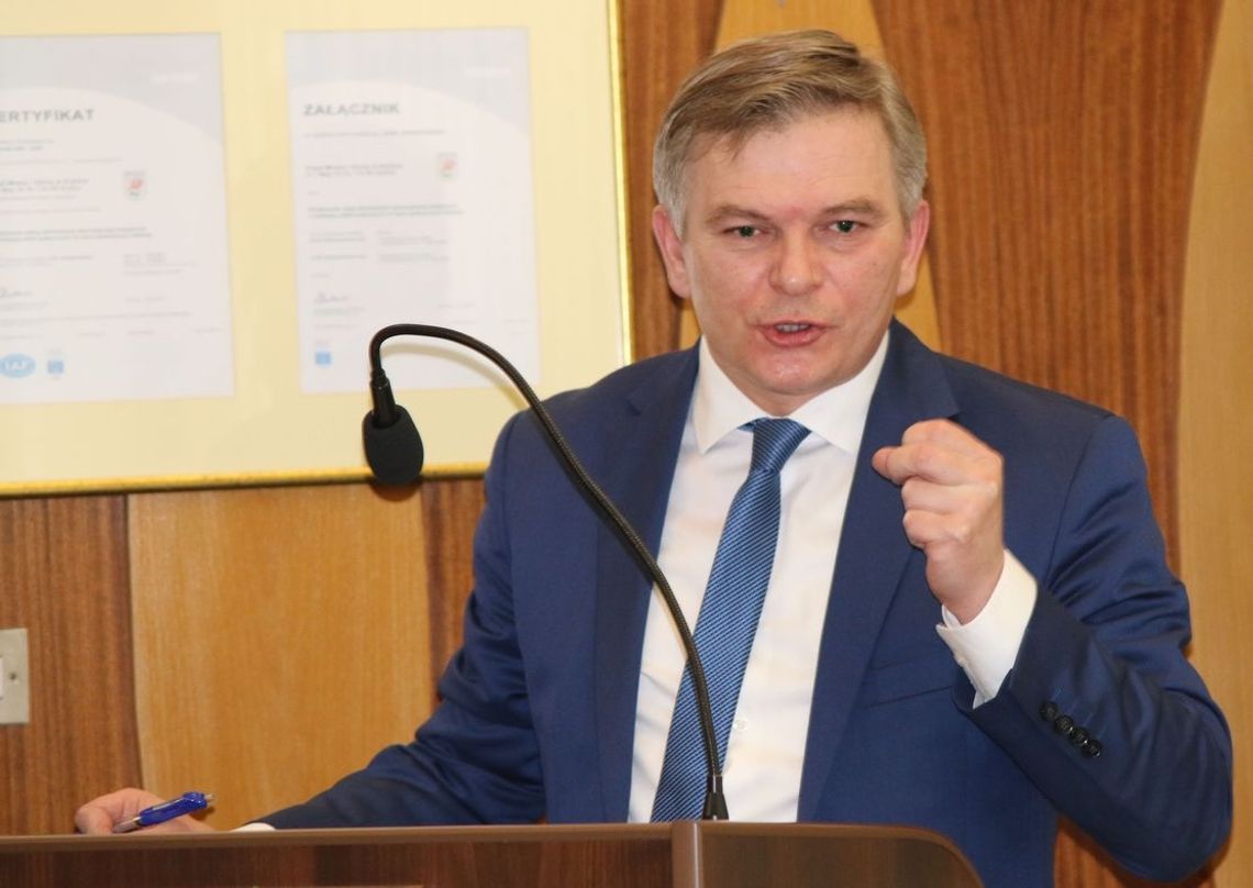 To hańba! – krzyczał wiceburmistrz Paweł Nikitiński do radnej sejmiku Ewy Dudar To hańba! – krzyczał wiceburmistrz Paweł Nikitiński do radnej sejmiku Ewy Dudar