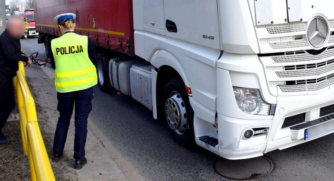 To nie TIR wjechał w starszą kobietę, tylko odwrotnie. Wstępne ustalenia policji