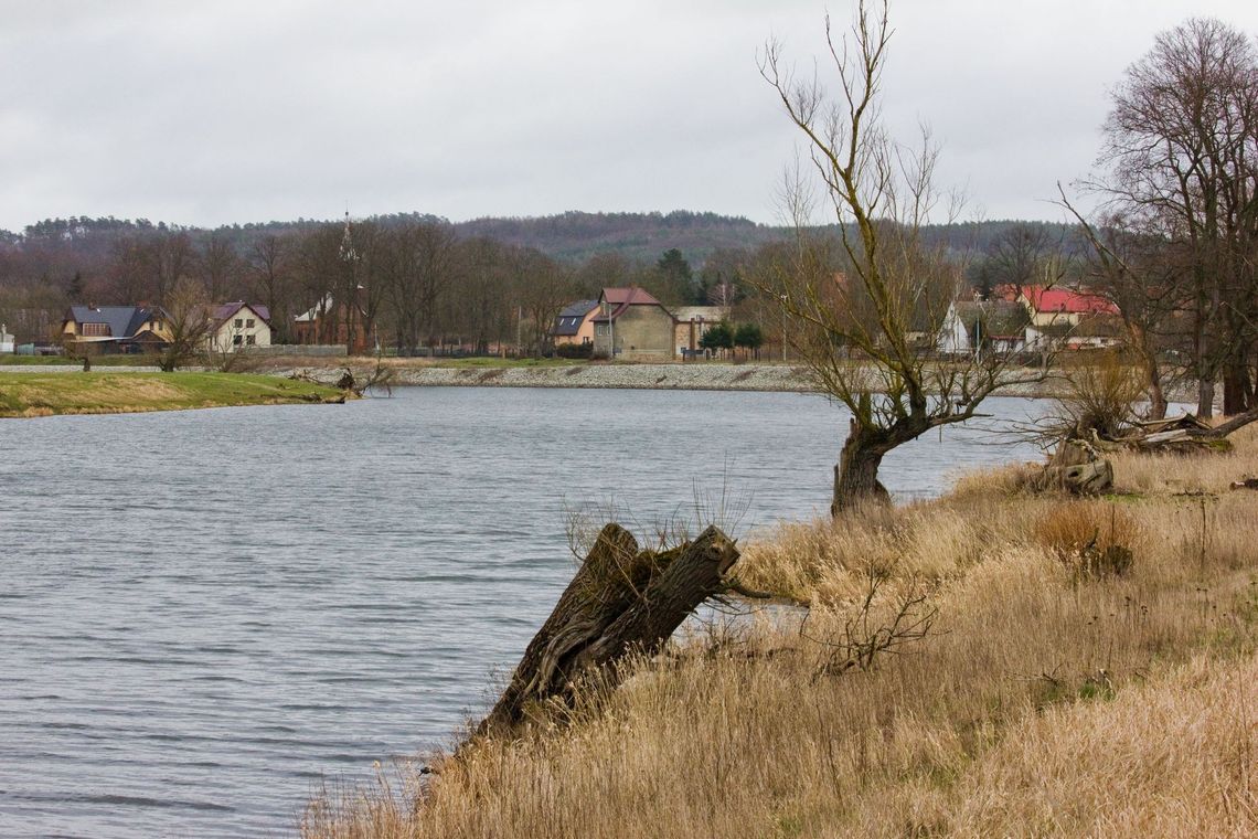 To zabezpieczenie przed powodzią - tłumaczą inwestycję Wody Polskie