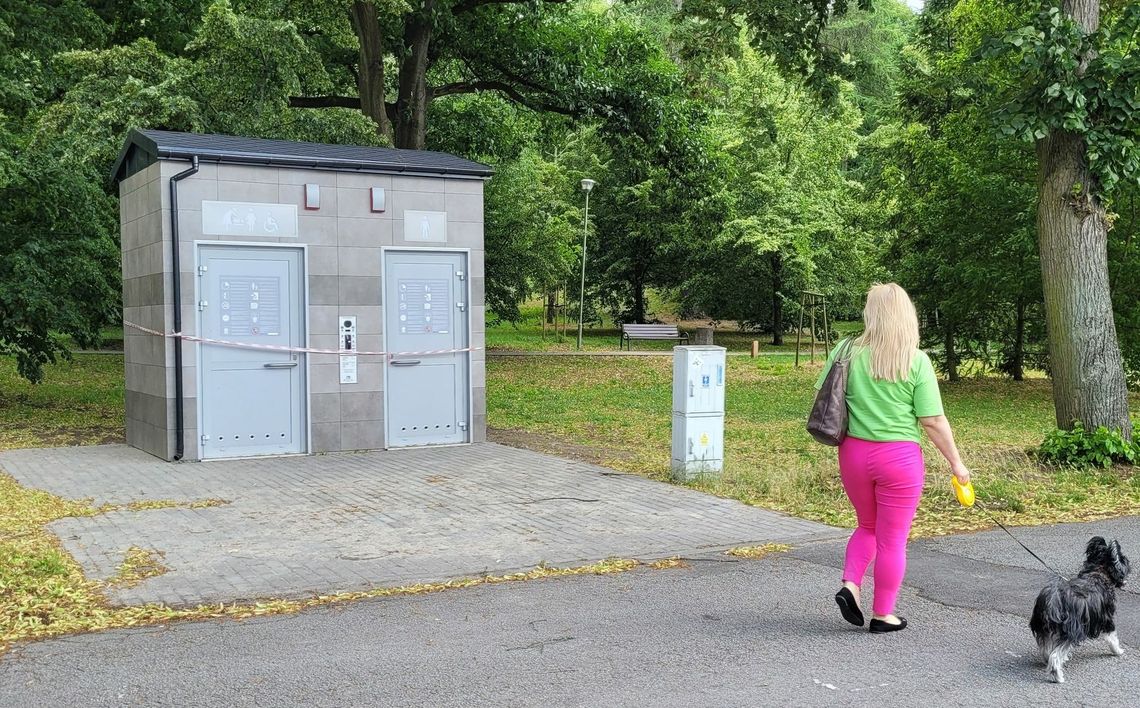 Toaleta publiczna w Gryfinie. Przykład niegospodarności władz