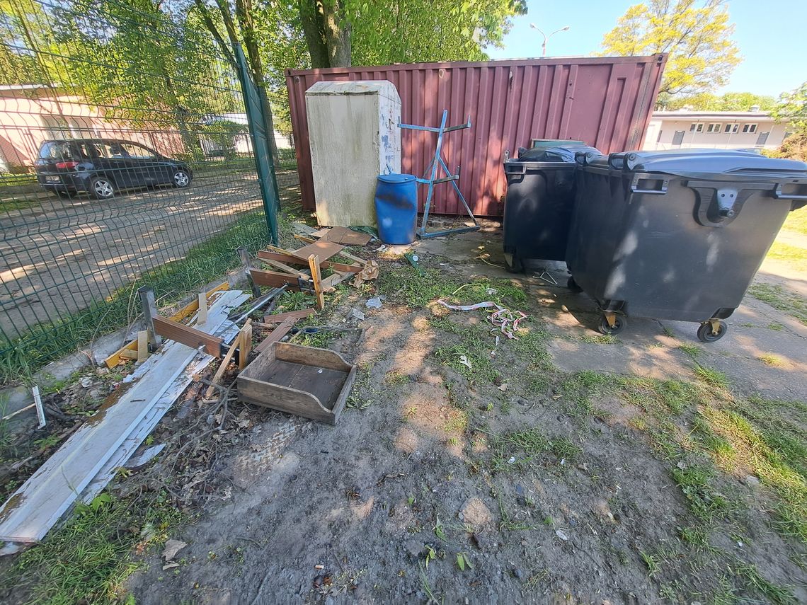 Top 10 najbardziej zaśmieconych miejsc wzdłuż płotu Top 10 najbardziej zaśmieconych miejsc wzdłuż płotu