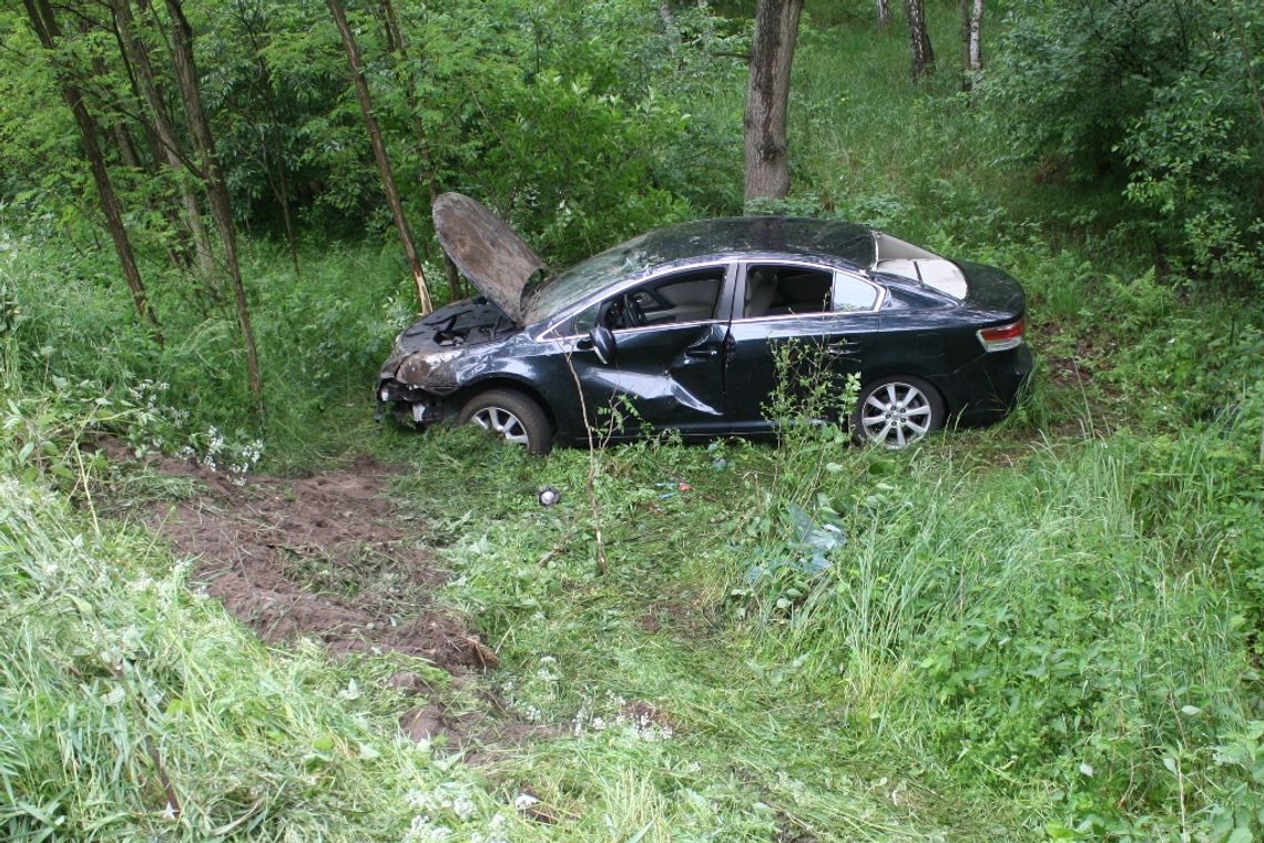 Toyota straciła przyczepność i wszyscy wpadli do rowu