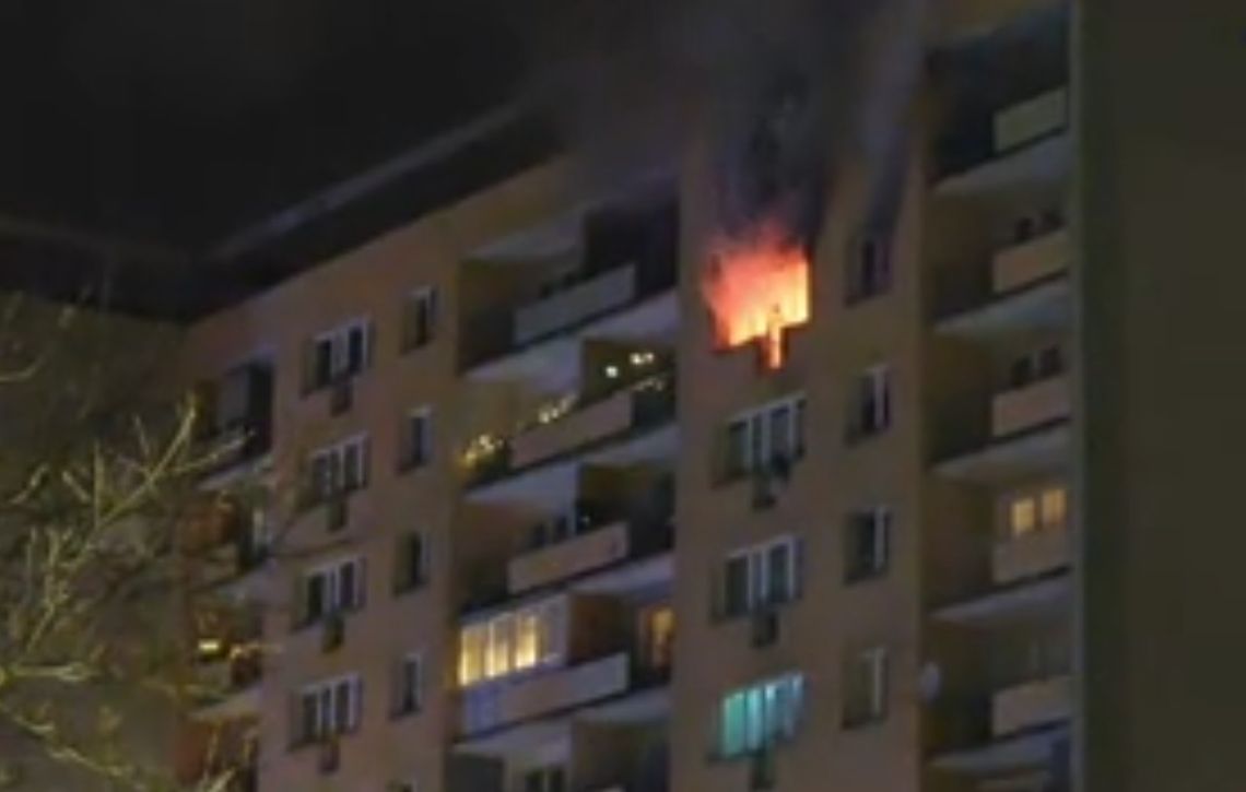 Tragedia w wielkanocną noc. W pożarze mieszkania w bloku zginęła kobieta