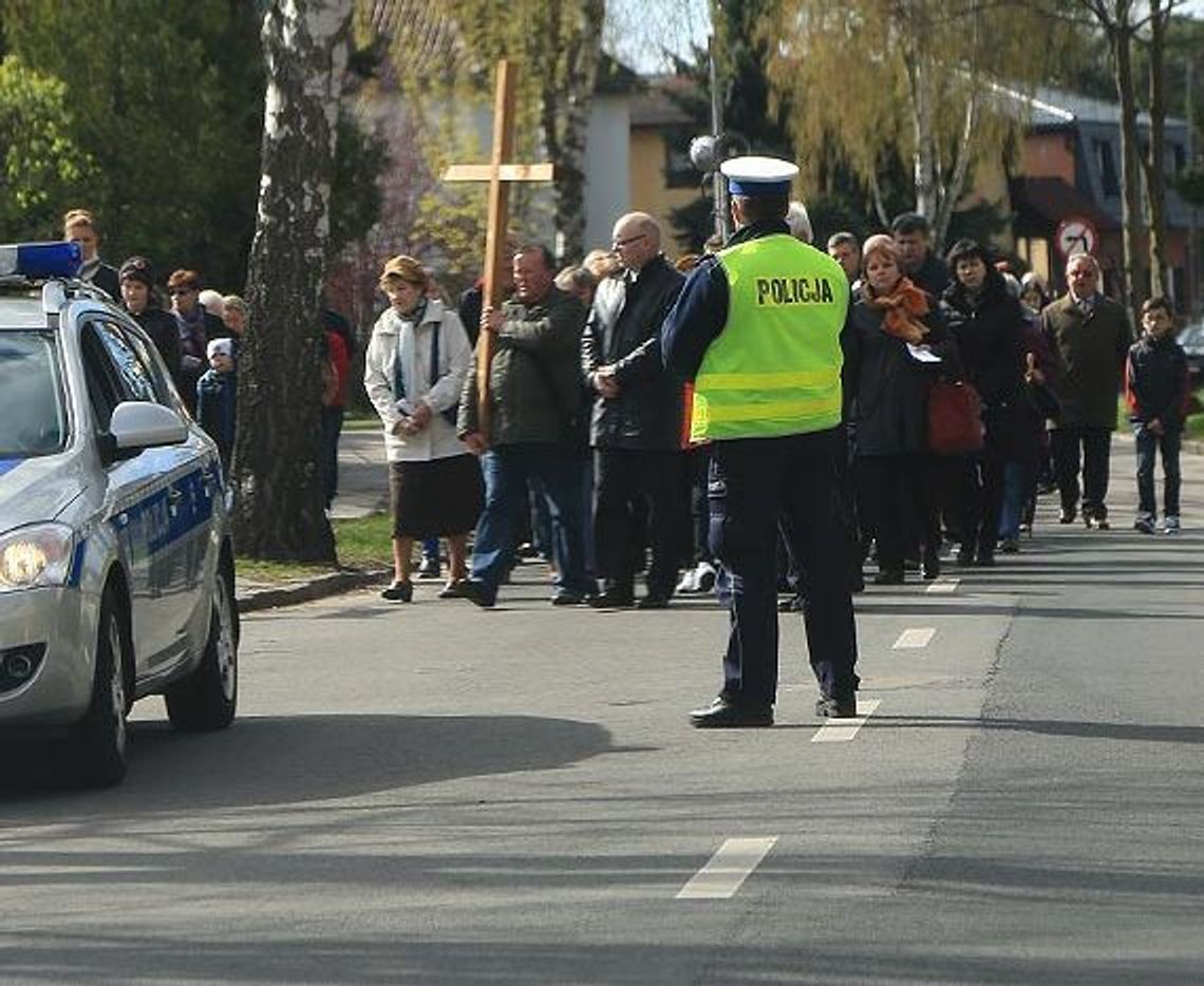 Triduum Paschalne - trzy dni poprzedzające Zmartwychwstanie Chrystusa. Niemcy już świętują i nie kupują