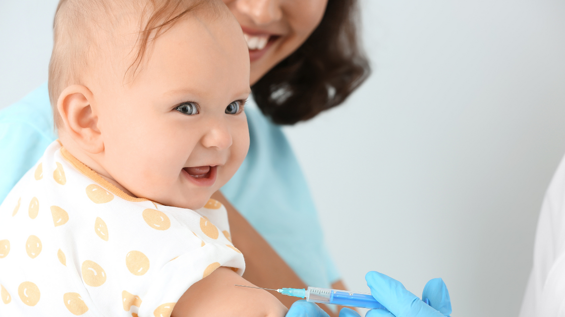 Rodzice ruszyli szczepić swoje dzieci. Wysokie kary za brak szczepienia u dziecka