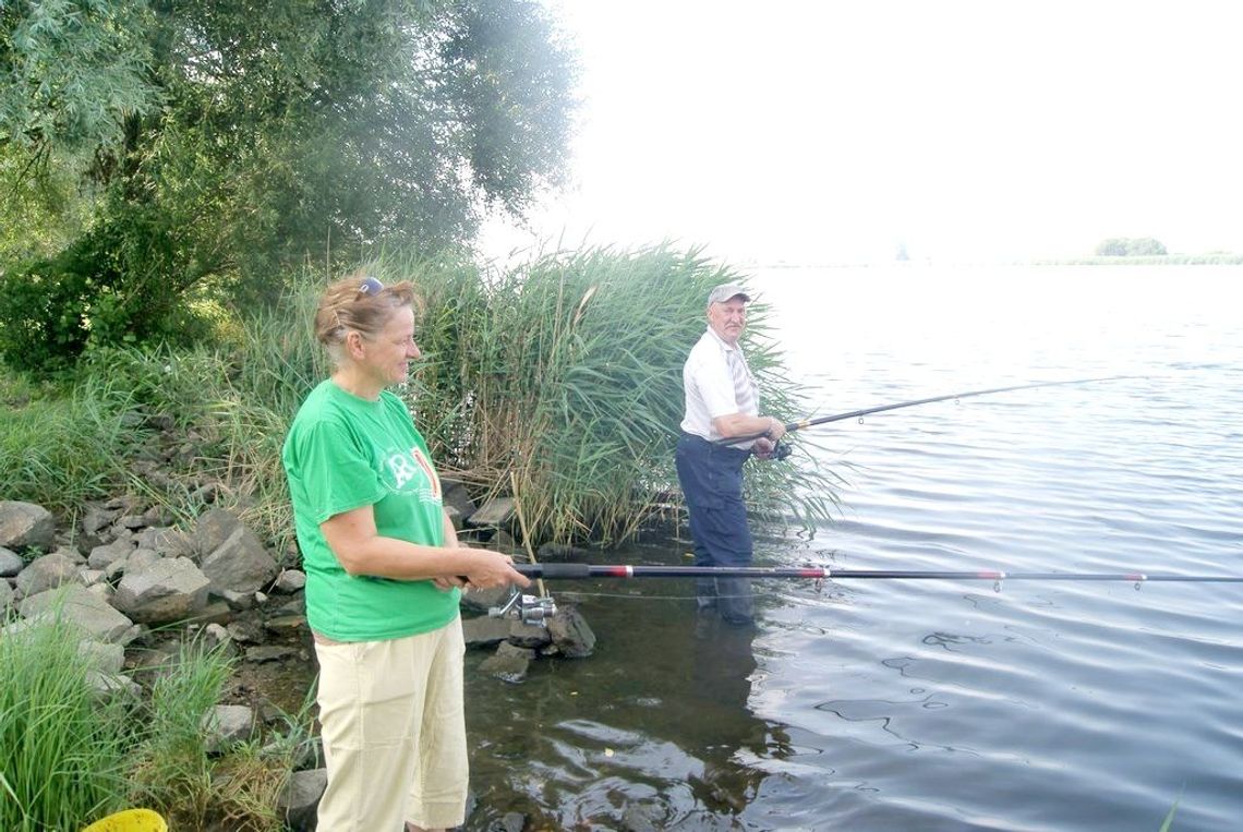 Trwa rodzinne wędkowanie w Żabnicy - fotorelacja Trwa rodzinne wędkowanie w Żabnicy - fotorelacja