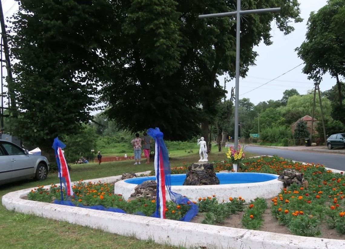 Trysnęła u nich fontanna Trysnęła u nich fontanna