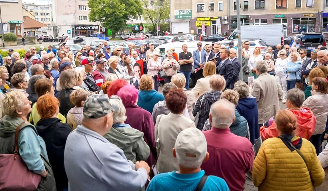 Trzaskobus i uśmiechnięci gryfinianie. Kampania pozytywna, ale i negatywna Trzaskobus i uśmiechnięci gryfinianie. Kampania pozytywna, ale i negatywna