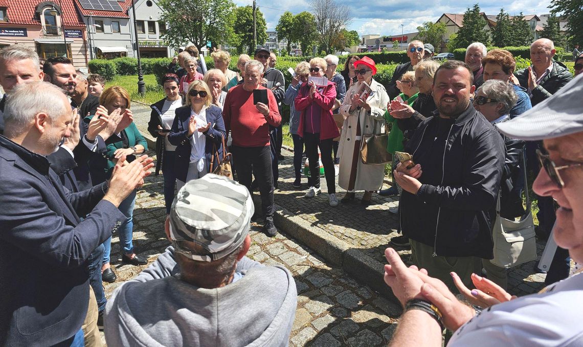 Trzaskobus na południu powiatu gryfińskiego. Aplauz zwolenników [FOTOGALERIA]