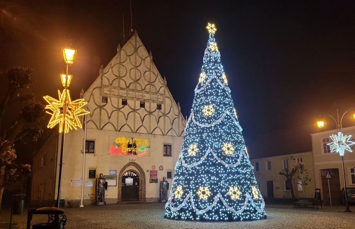 Trzcińsko-Zdrój w świątecznym blasku. Rynek zachwyca iluminacją