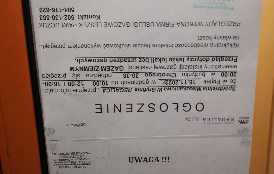 Trzeba stanąć na głowie, żeby odczytać wiadomość ze spółdzielni mieszkaniowej? Trzeba stanąć na głowie, żeby odczytać wiadomość ze spółdzielni mieszkaniowej?