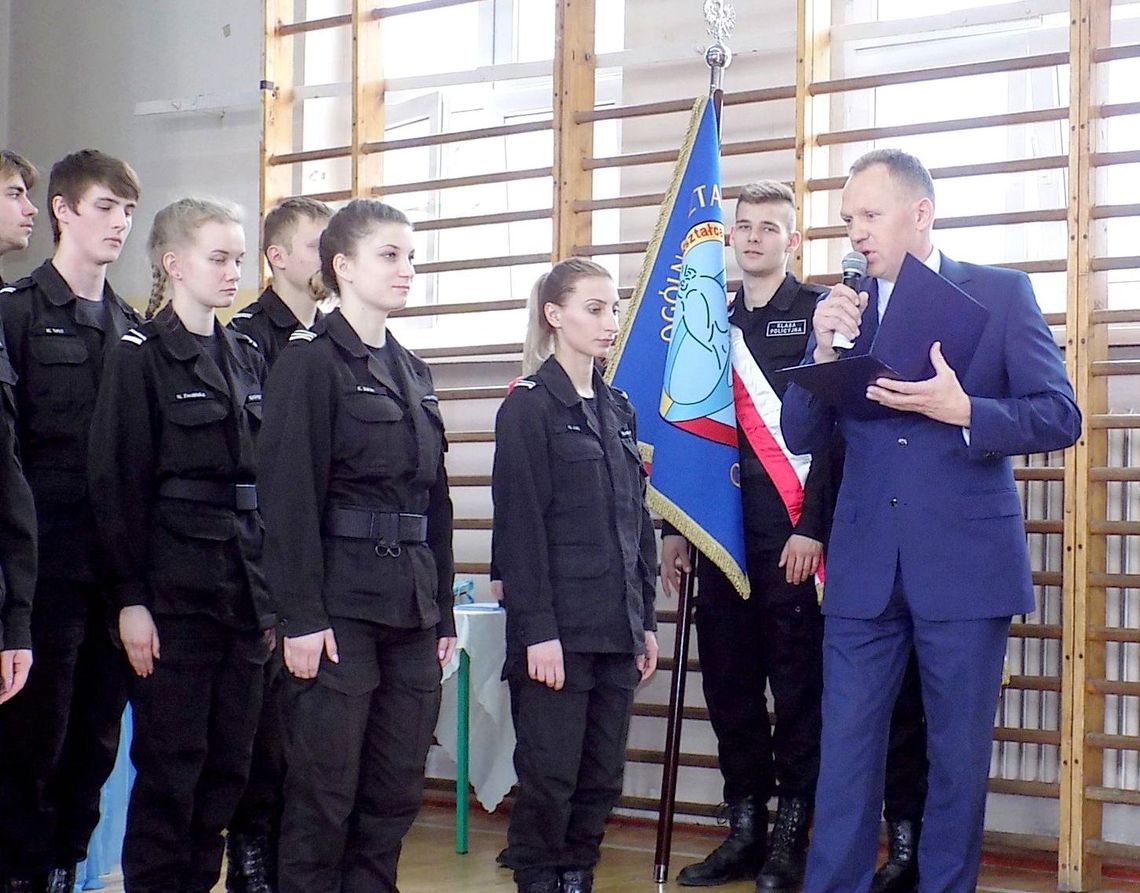 Trzecioklasiści z liceum uroczyście zakończyli zajęcia szkolne [fotorelacja]