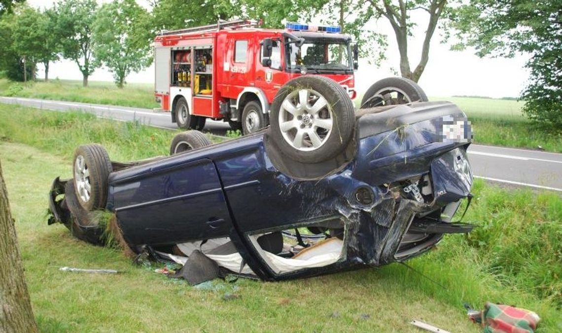  Trzy osoby poszkodowane w wyniku wypadku volkswagena 