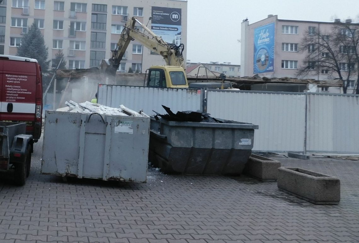 Tumany na placu Barnima i pół Gryfina. Wiadomo kto winien - mówi czytelnik