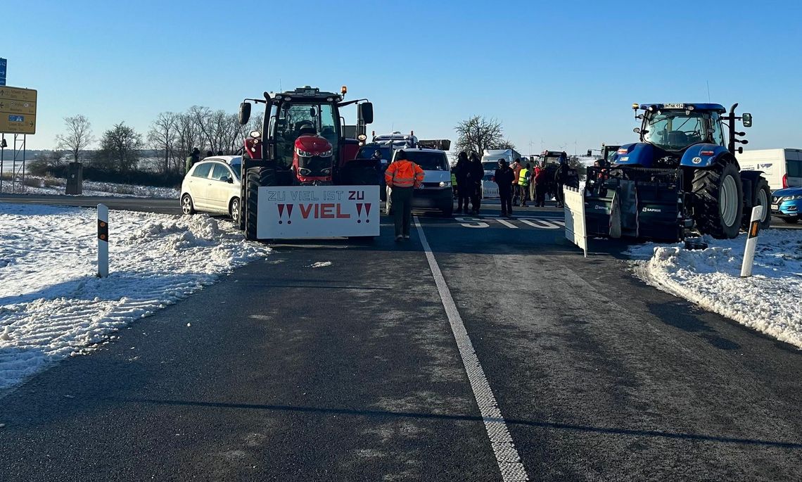 Tutaj rolnicy będą blokować drogę. Zalecamy objazd