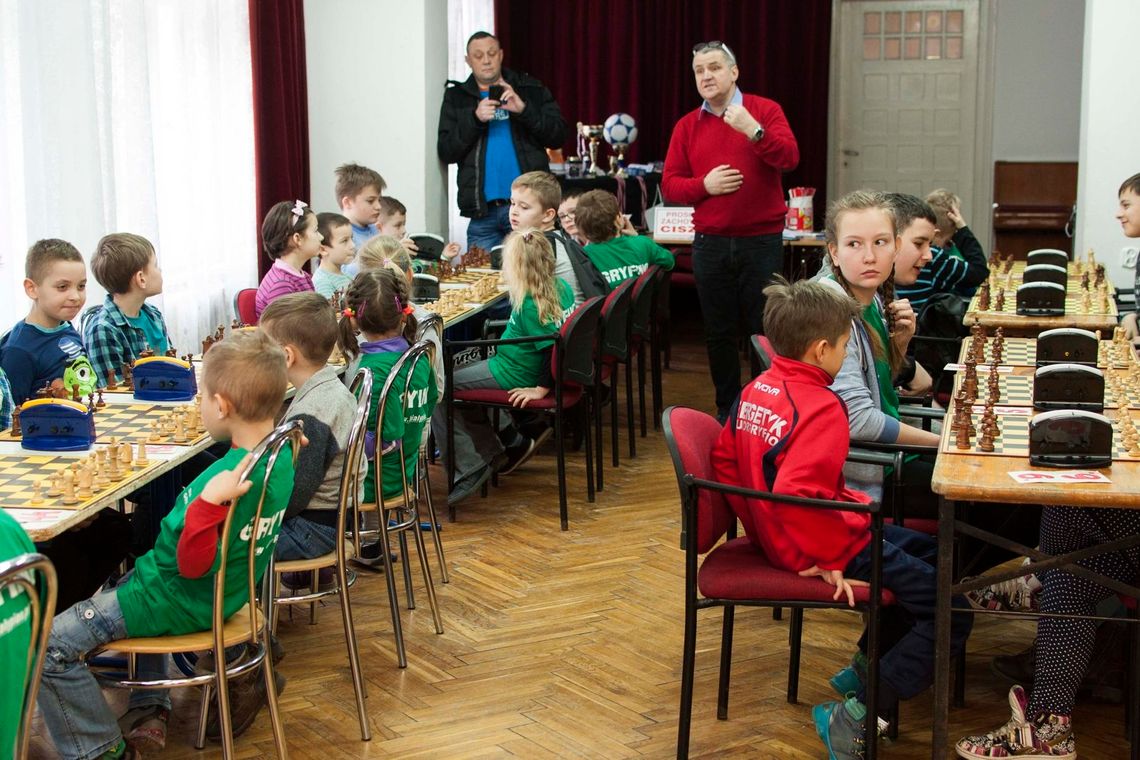 Turek, Nędzarek i Hajdaś wygrali turniej i z innymi szachistami włączyli się w pomoc dla Piotrusia Turek, Nędzarek i Hajdaś wygrali turniej i z innymi szachistami włączyli się w pomoc dla Piotrusia