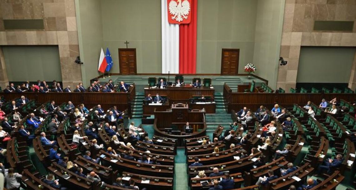 Wybory i nowy sondaż IBRiS: KO wygrywa z PiS, ale władzę może przejąć koalicja prawicy Wybory i nowy sondaż IBRiS: KO wygrywa z PiS, ale władzę może przejąć koalicja prawicy