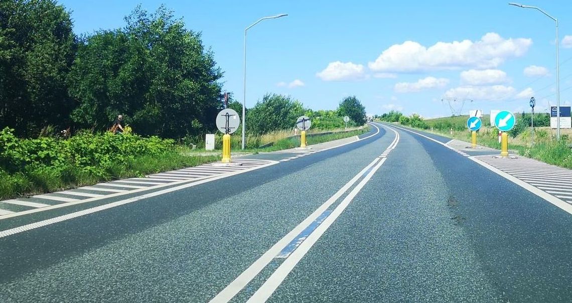 Tutaj też ścieżka rowerowa przechodzi przez ruchliwą drogę - zwraca uwagę czytelnik Tutaj też ścieżka rowerowa przechodzi przez ruchliwą drogę - zwraca uwagę czytelnik