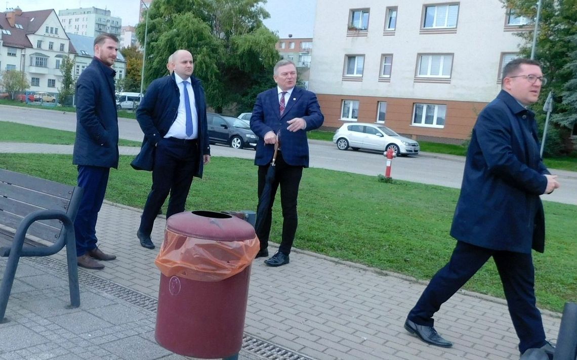 Tworzą w Gryfinie nowe struktury partyjne, o czym poinformowali w niefortunnym miejscu