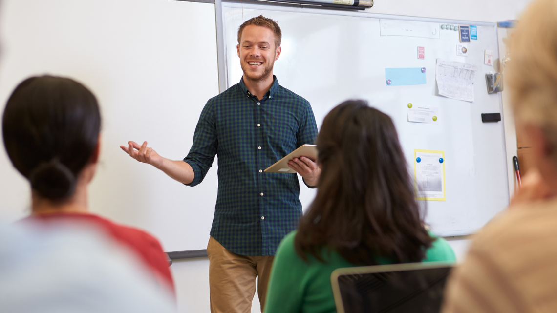 Oto zarobki nauczycieli od września. W szkołach oburzeni proponowaną podwyżką Oto zarobki nauczycieli od września. W szkołach oburzeni proponowaną podwyżką