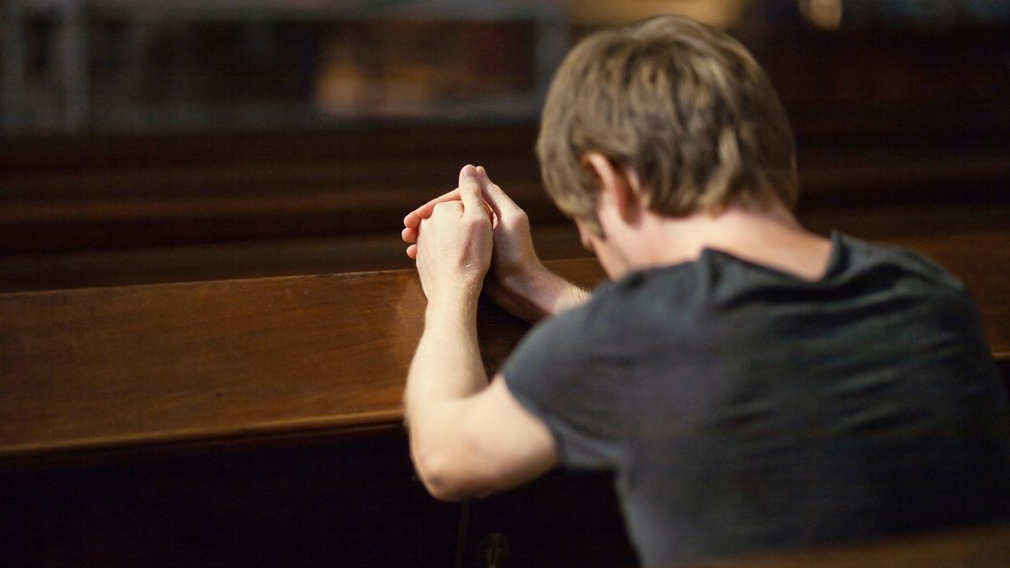 Jesteśmy coraz mniej religijni. Młodzi odwracają się od kościoła Jesteśmy coraz mniej religijni. Młodzi odwracają się od kościoła