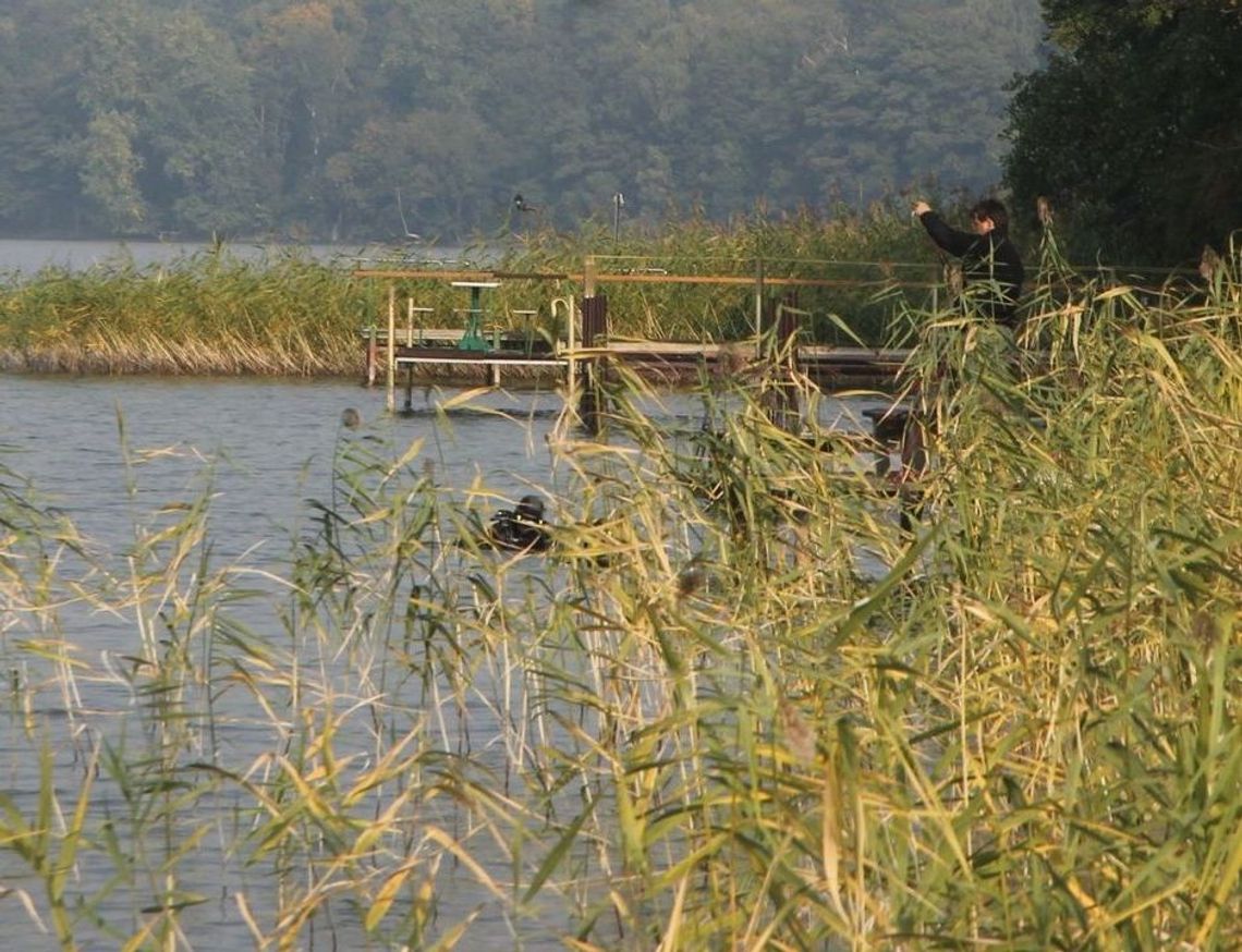 U bandytów znaleźli broń, narkotyki oraz pieniądze, chociaż wpadli w zasadzkę na jeziorze