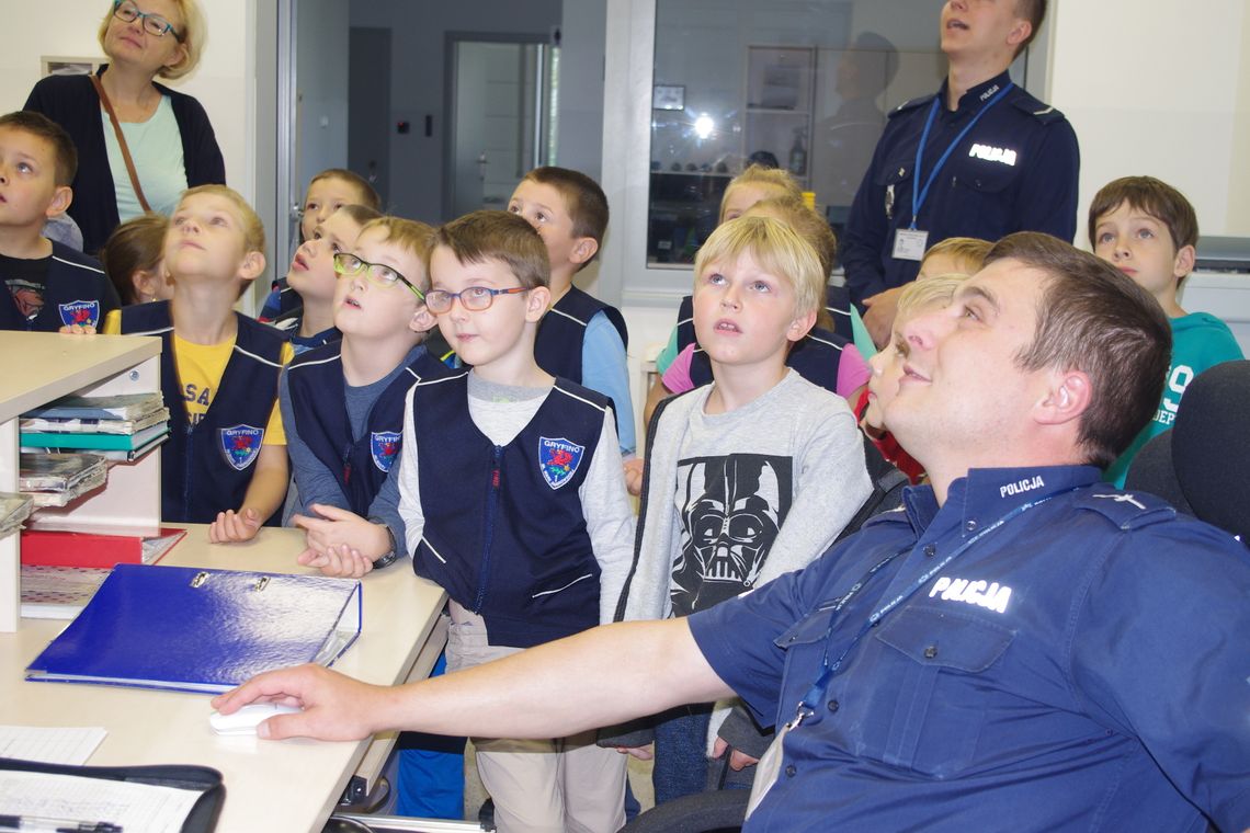 Uczniowie odwiedzili gryfińskich policjantów Uczniowie odwiedzili gryfińskich policjantów