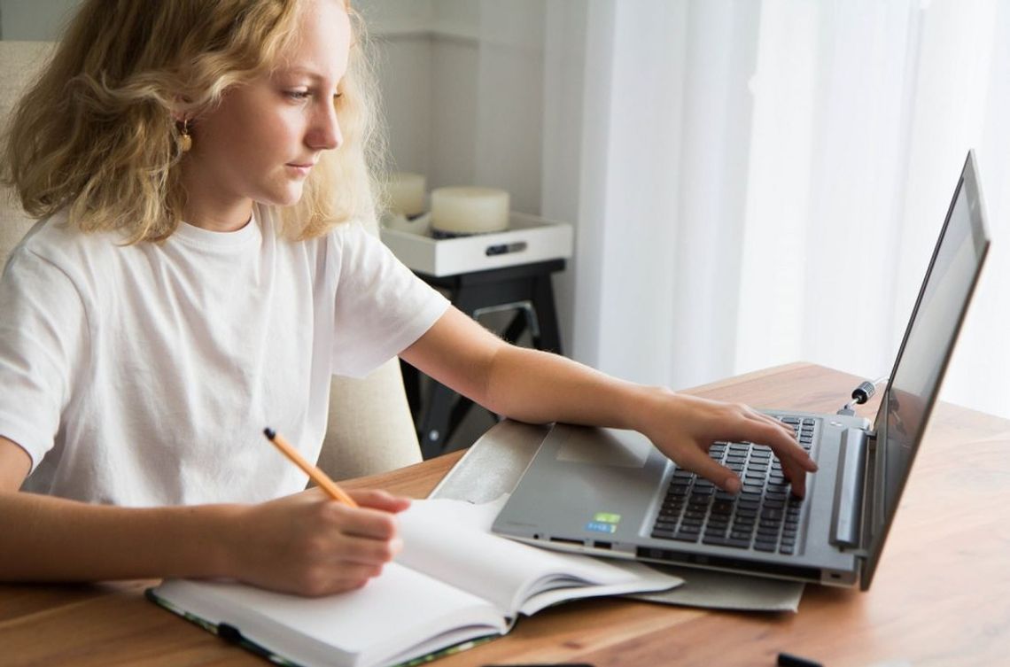Uczniowie przechodzą na naukę zdalną. To kolejne oddziały w szkole