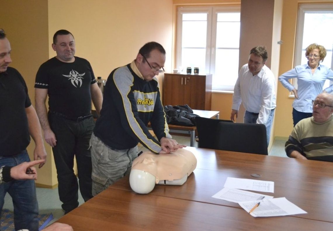 Uczyli urzędników udzielania pierwszej pomocy Uczyli urzędników udzielania pierwszej pomocy