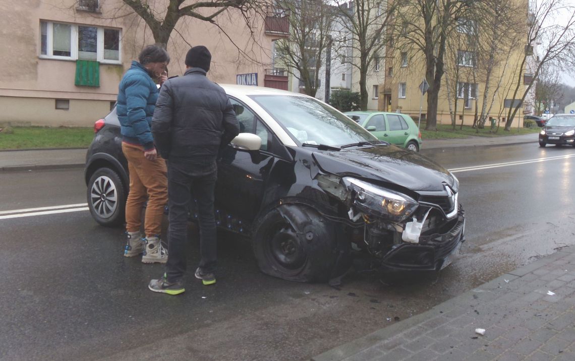 Uderzyła w latarnię w centrum Gryfina