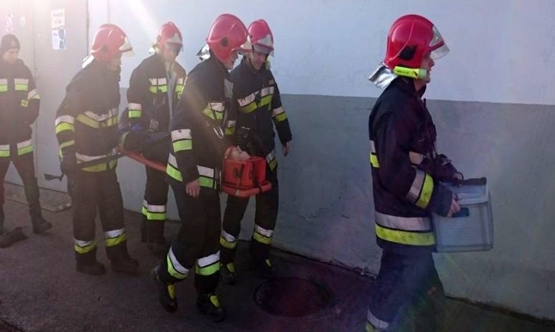 Udzielali pomocy pracownikowi, który został porażony prądem i spadł z wysokości Udzielali pomocy pracownikowi, który został porażony prądem i spadł z wysokości