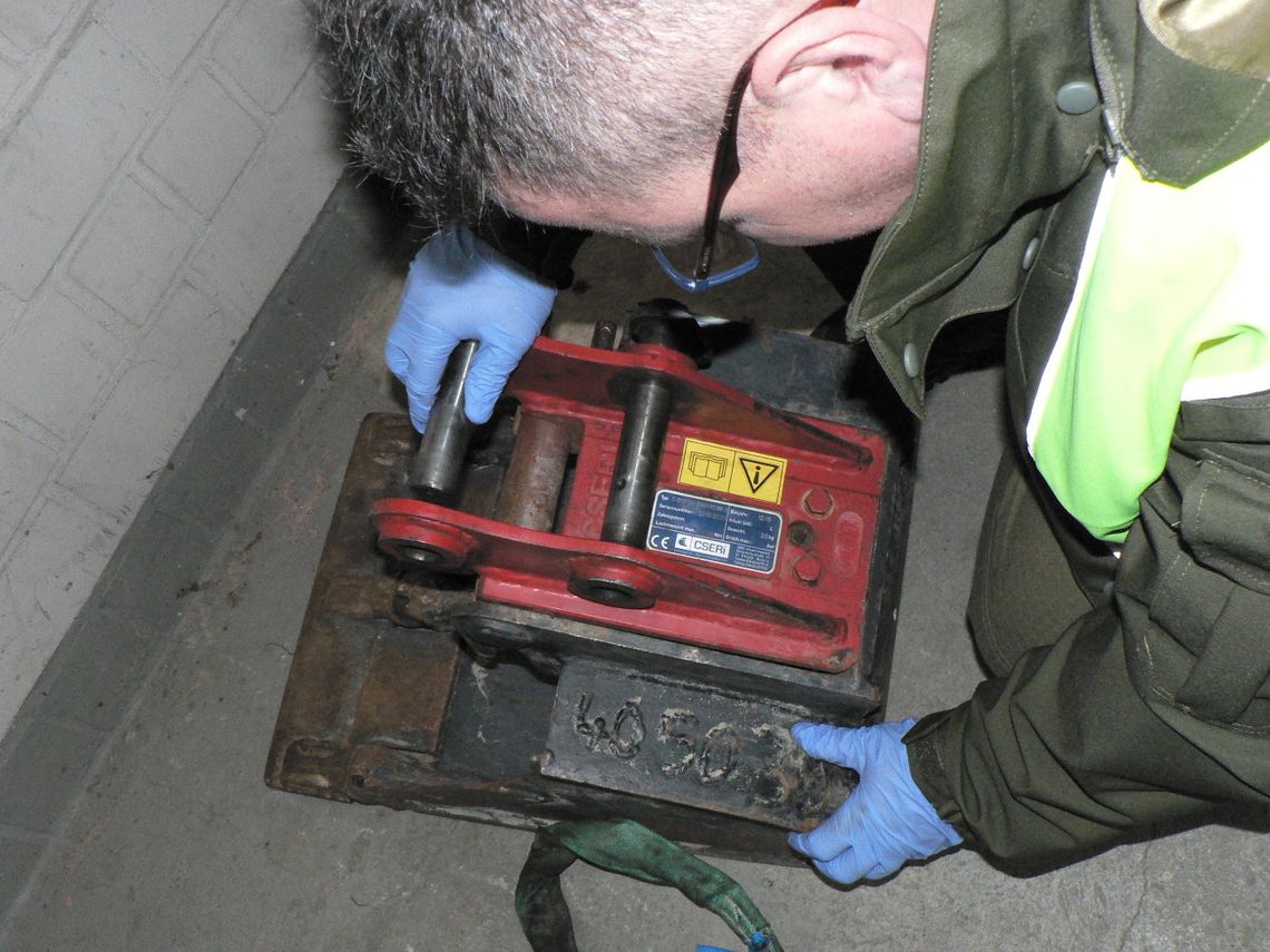 Ukradli odzież i… łyżkę do minikoparki Ukradli odzież i… łyżkę do minikoparki