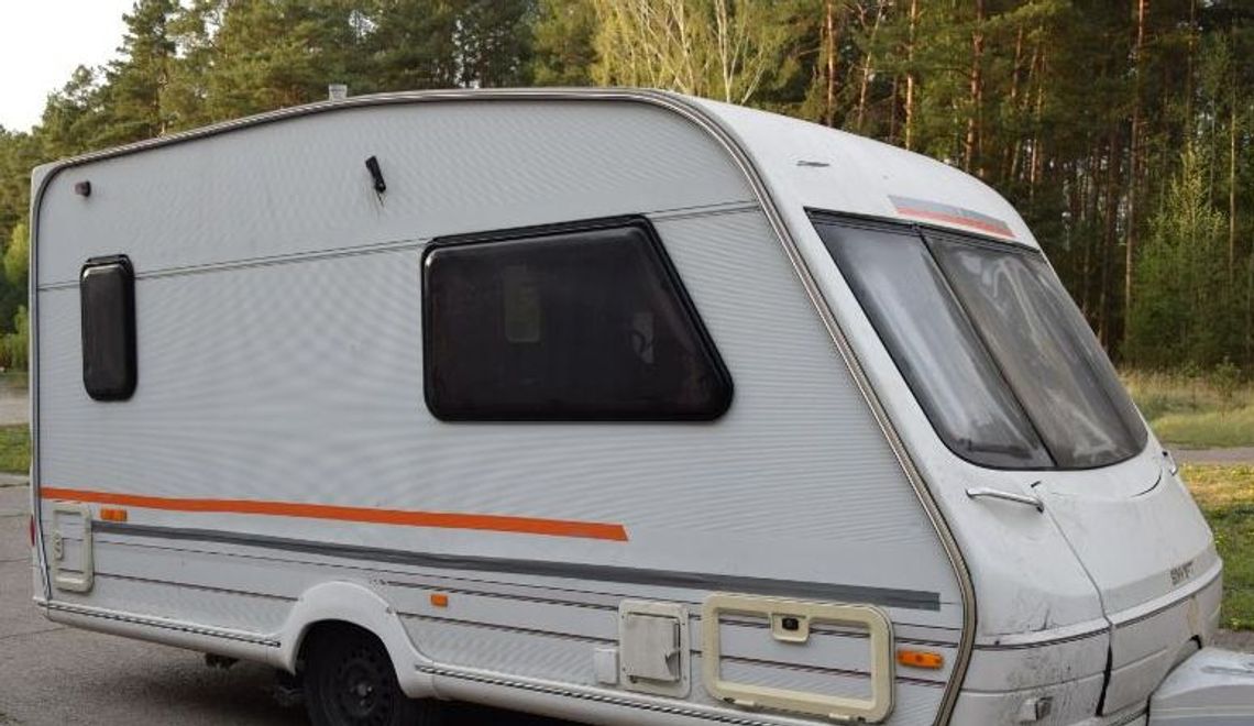 Ukradli przyczepę kempingową z ogrodzonej działki