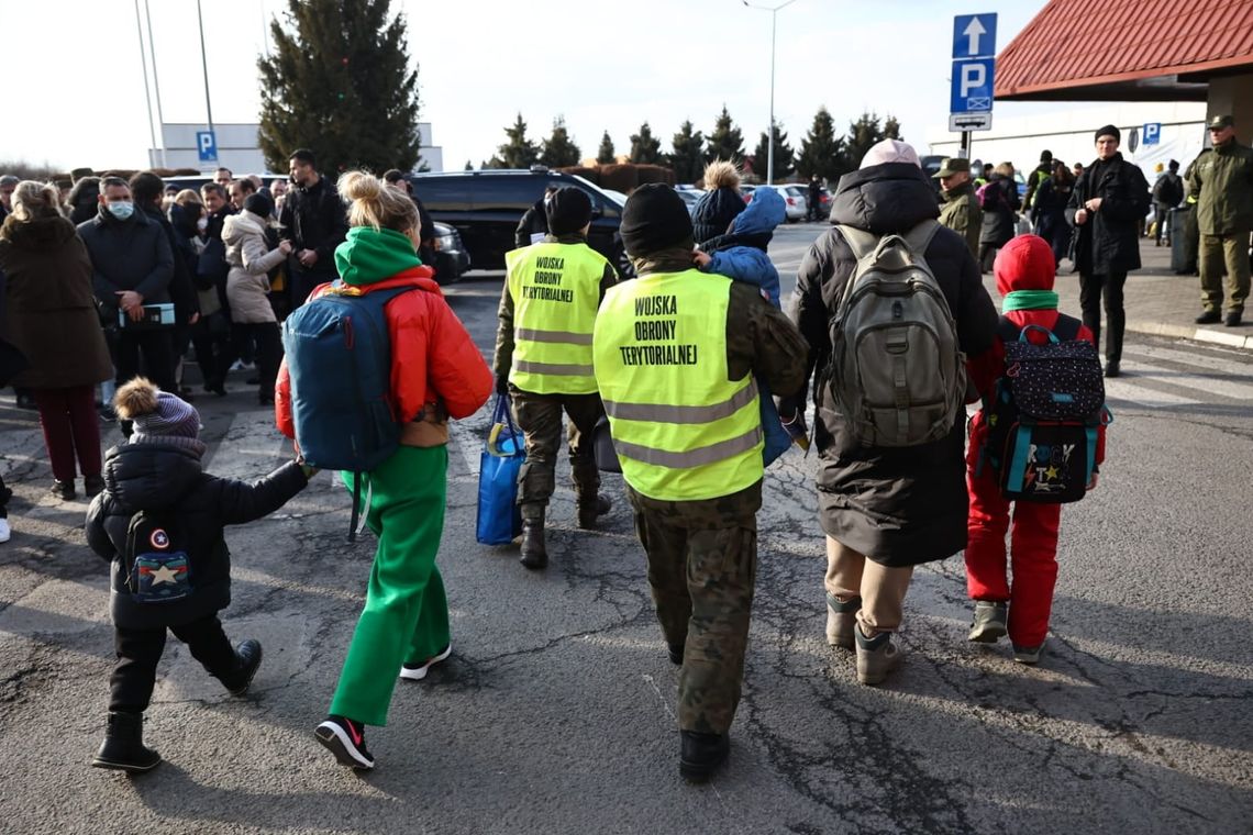 Ukraińcy mogą starać się już o PESEL, a Polacy o pieniądze