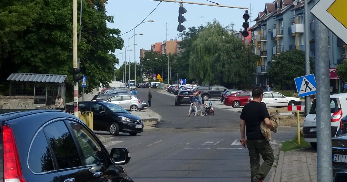 Ulicą Krasińskiego w Gryfinie już jeżdżą Ulicą Krasińskiego w Gryfinie już jeżdżą