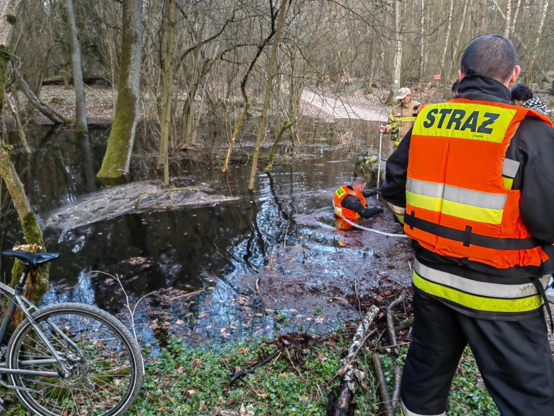 Uratowali drogę dzięki czujności mieszkańców i sprawnemu działaniu OSP [FOTO]