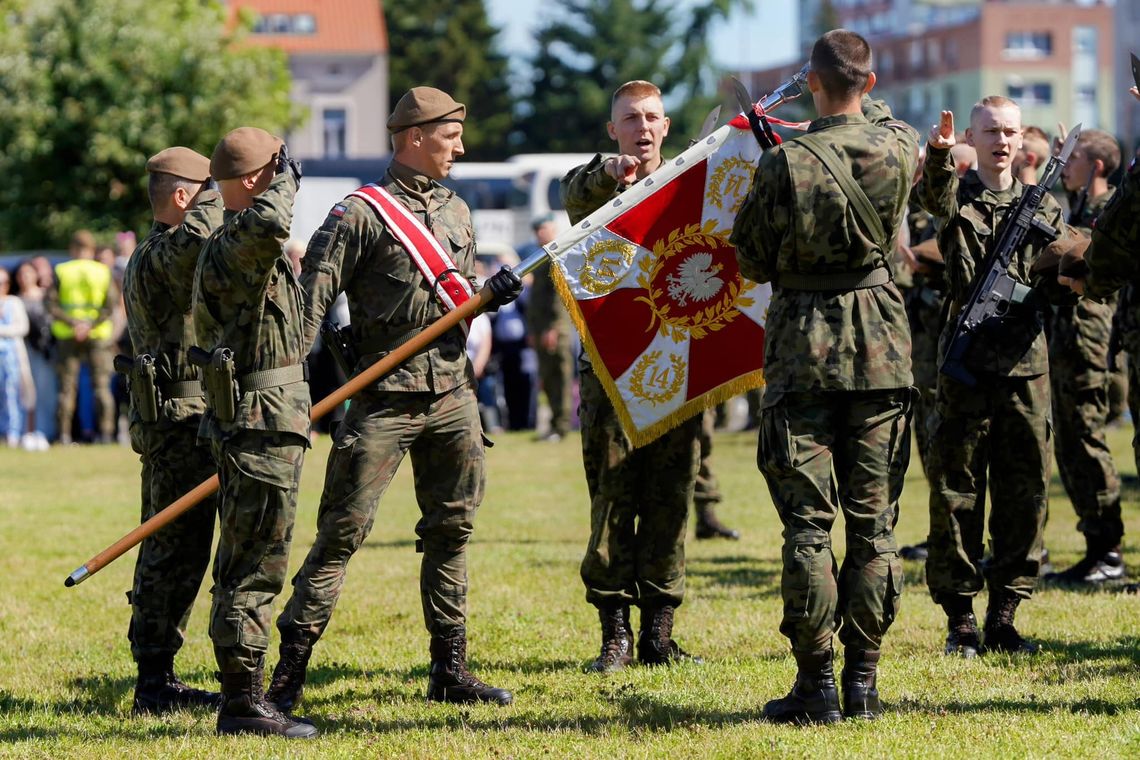 Uroczysta przysięga żołnierzy na nabrzeżu w Gryfinie [FOTO]