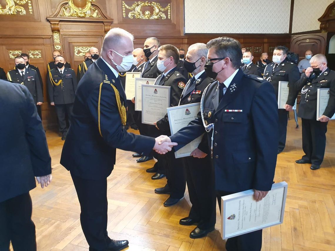 Uroczystoście wręczyli naszym 3 jednostkom OSP decyzje o włączeniu do KSRG Uroczystoście wręczyli naszym 3 jednostkom OSP decyzje o włączeniu do KSRG
