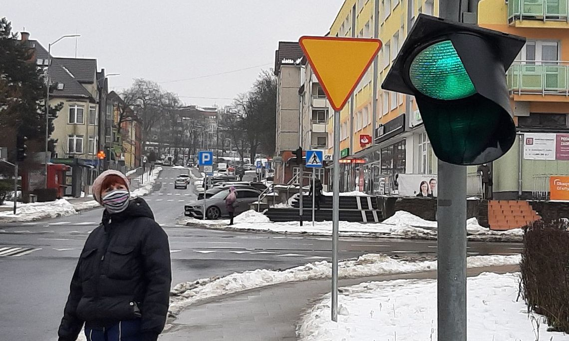Urwana lampa zagraża bezpieczeństwu Urwana lampa zagraża bezpieczeństwu