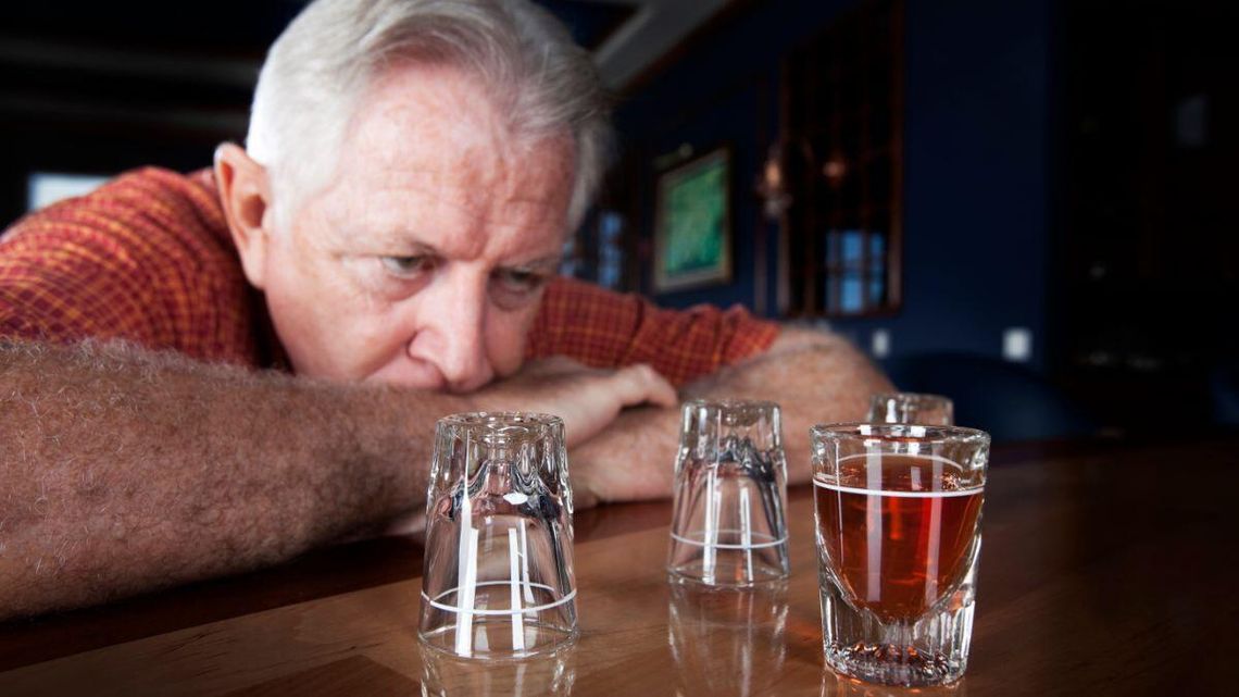 Alkohol będzie miał urzędową cenę? Większość klientów kupuje tanie alkohole. Wrócą meliny?