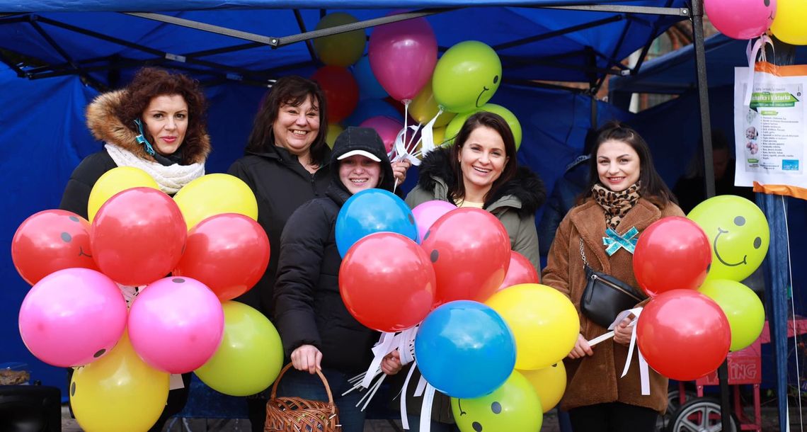 Uśmiechali się i życzliwie podawali dalej [FOTORELACJA]