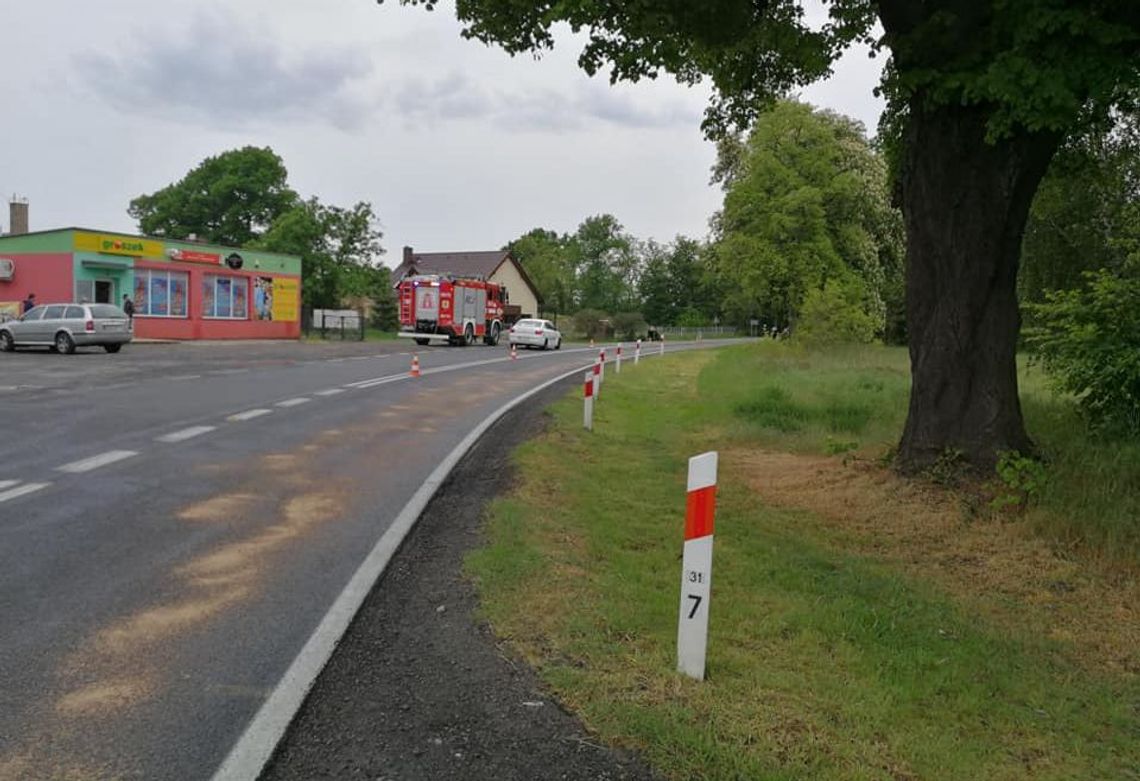 Usuwali plamę oleju na krzyżówce