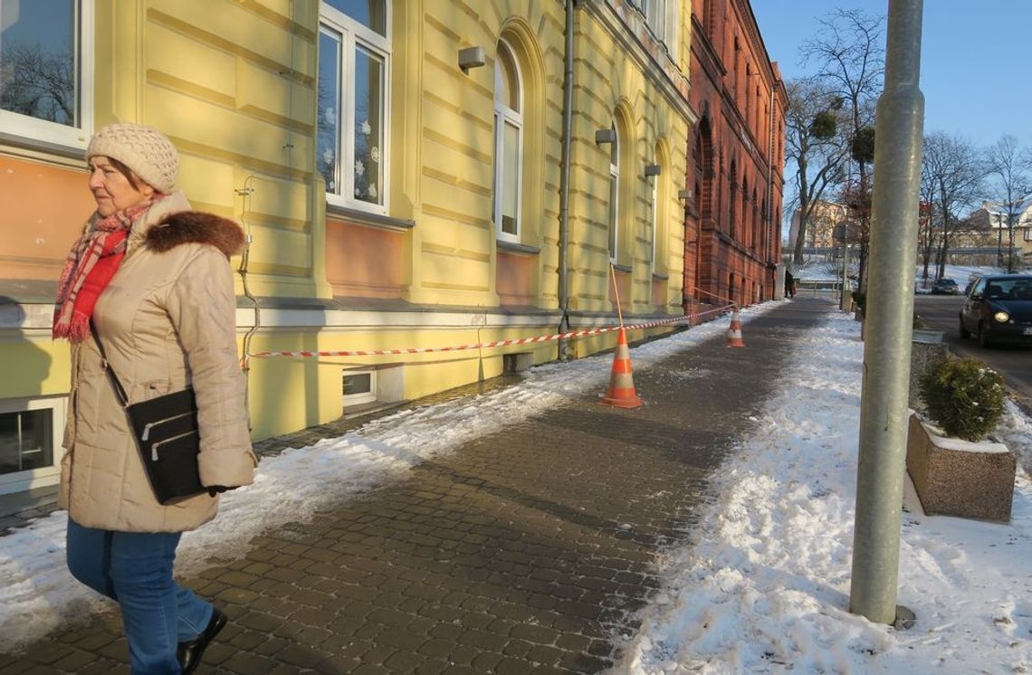 Uważajcie, przechodząc obok urzędu