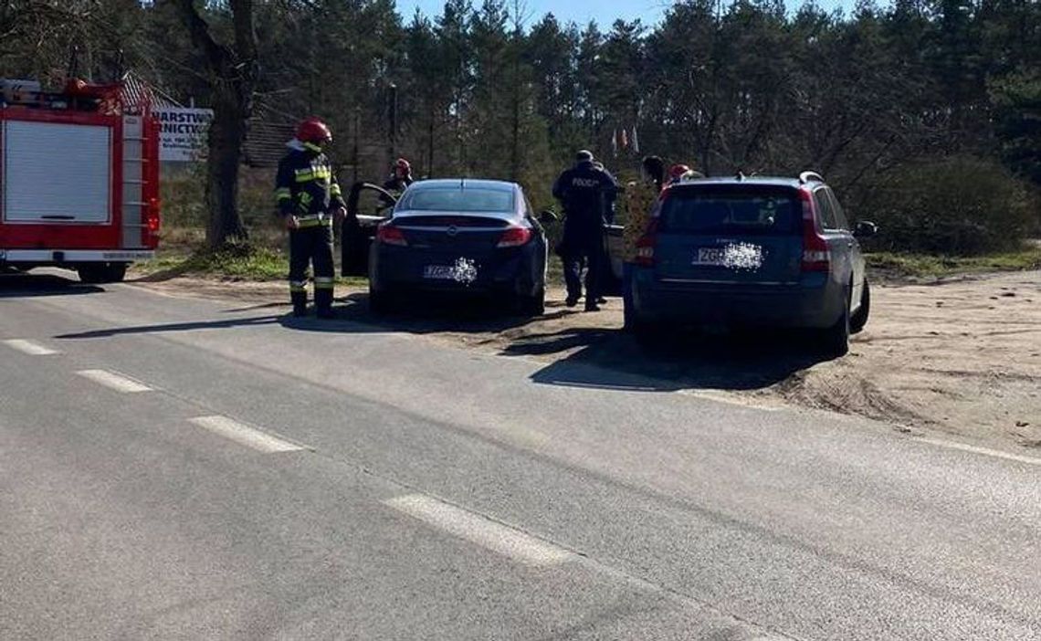 Volvo uderzyło w tył radiowozu
