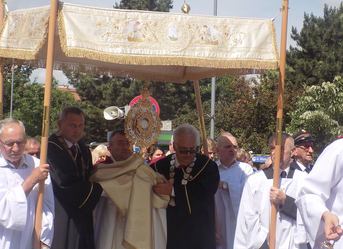 W Boże Ciało przeszliśmy ulicami w procesji - fotorelacja W Boże Ciało przeszliśmy ulicami w procesji - fotorelacja